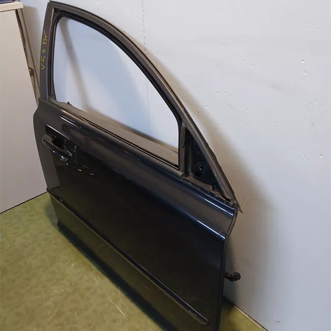 Porta anteriore destra