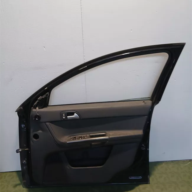 Porta anteriore destra