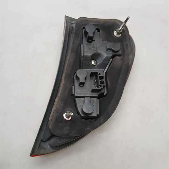 Fanale posteriore sinistro <05/02