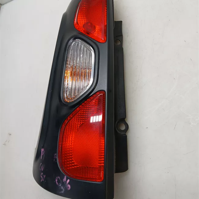 Fanale posteriore sinistro