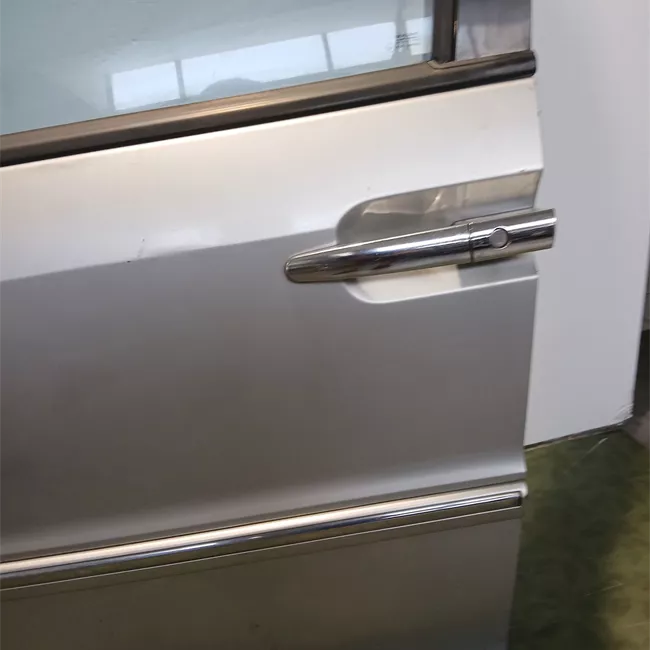 Porta anteriore sinistra