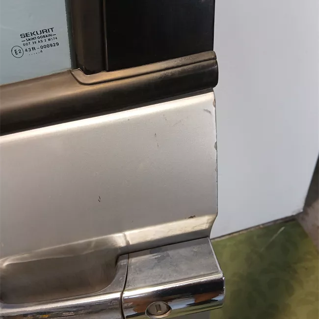 Porta anteriore sinistra