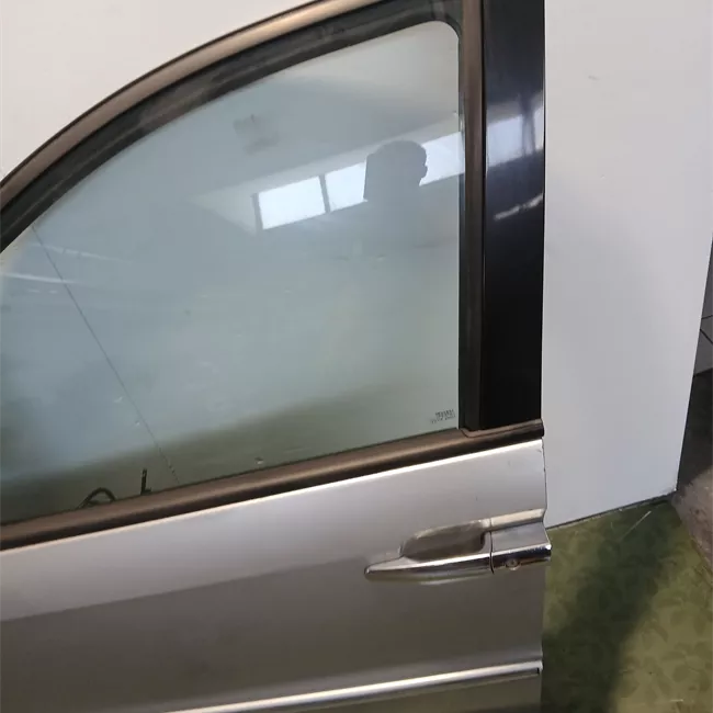 Porta anteriore sinistra