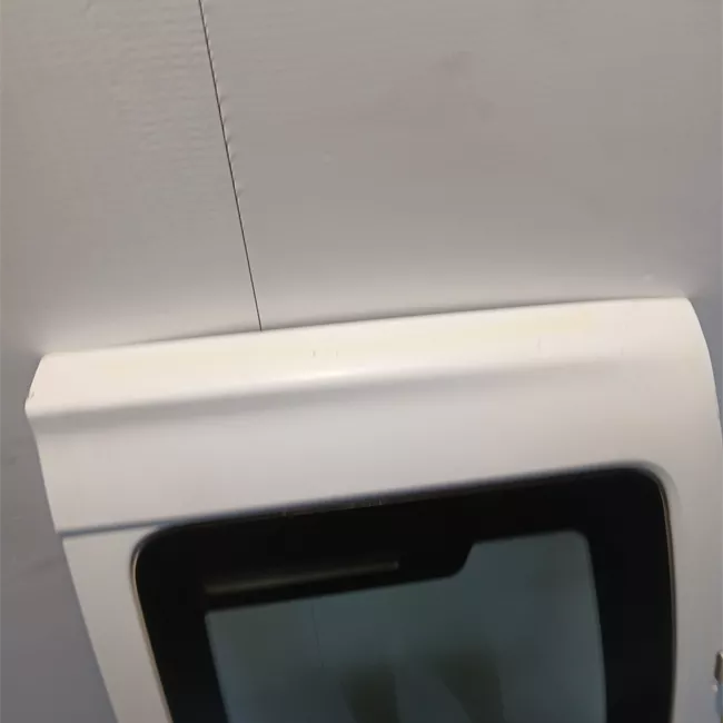 Porta carico posteriore a battente destra con fori tergicristallo posteriore