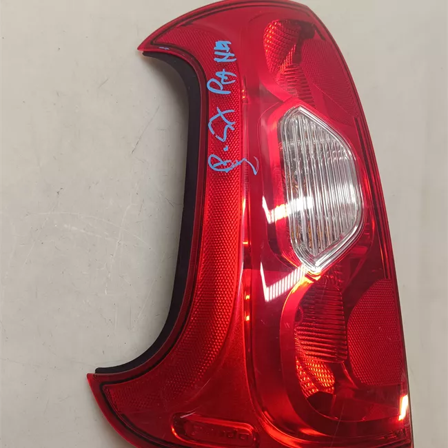 Fanale posteriore sinistro