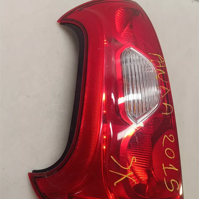 Fanale posteriore sinistro