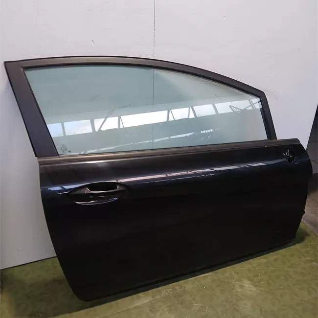 Porta anteriore destra