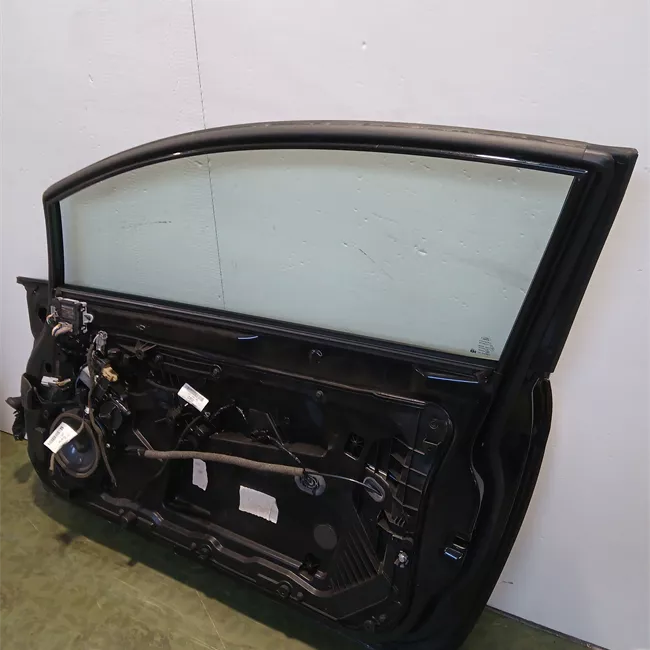 Porta anteriore destra