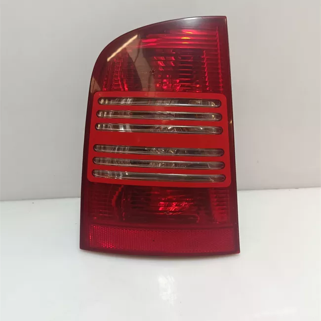 Fanale posteriore sinistro 00>