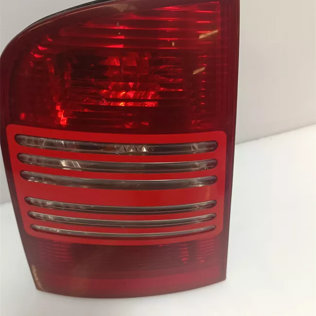 Fanale posteriore sinistro 00>