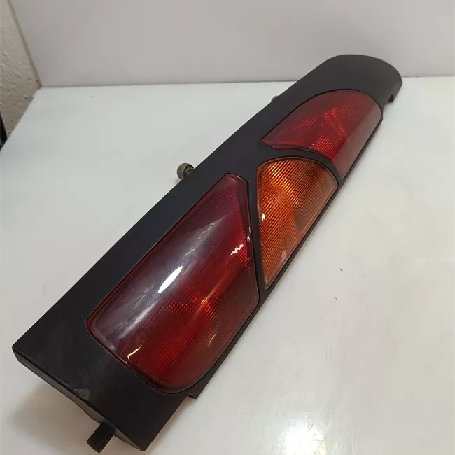 Fanale posteriore sinistro 2 porte battenti