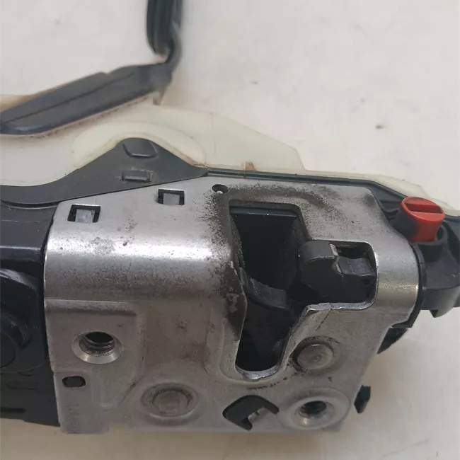 Serratura porta posteriore destra con chiusura singola