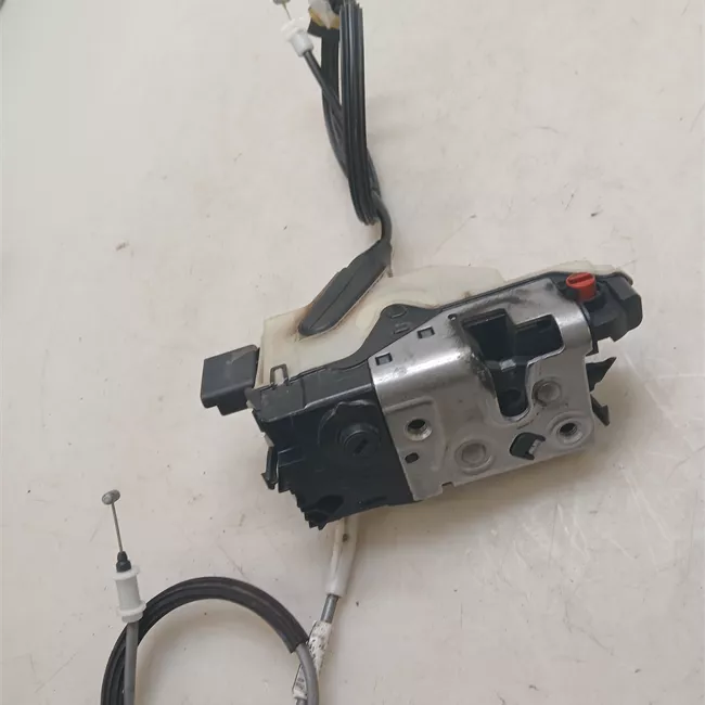 Serratura porta posteriore destra con chiusura singola