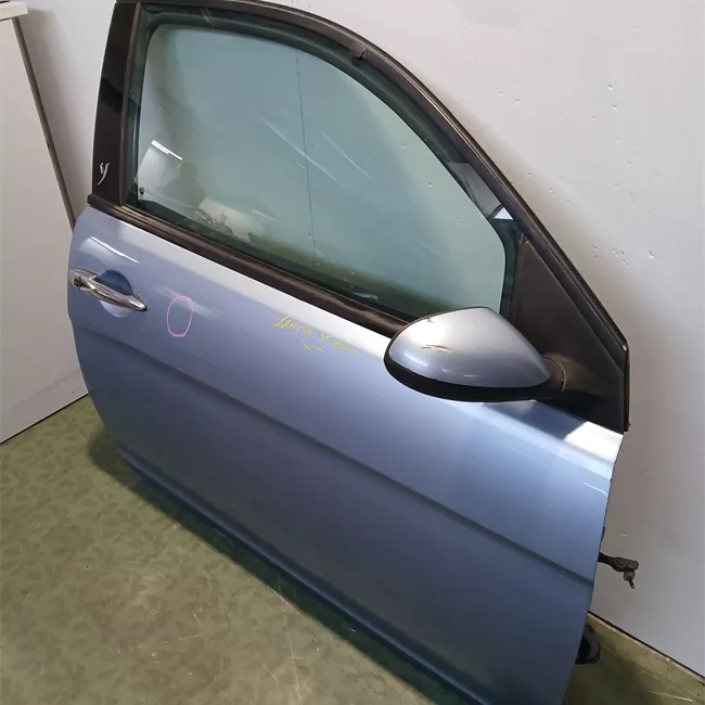 Porta anteriore destra