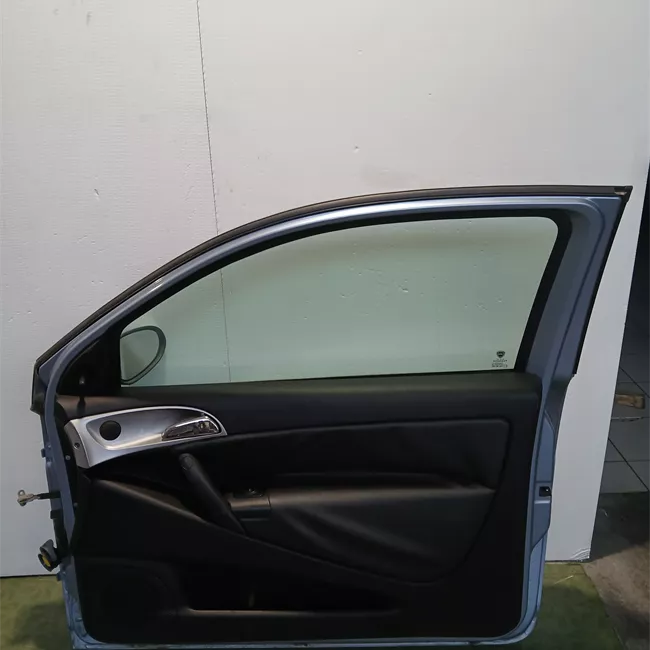 Porta anteriore destra