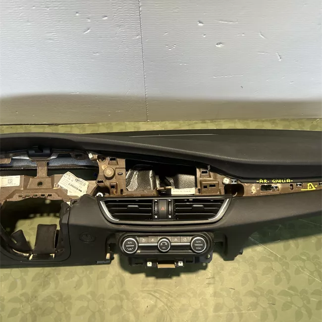 Cruscotto portaoggetti chiuso nero