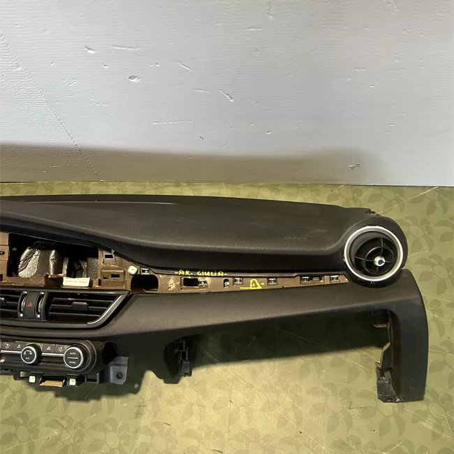 Cruscotto portaoggetti chiuso nero