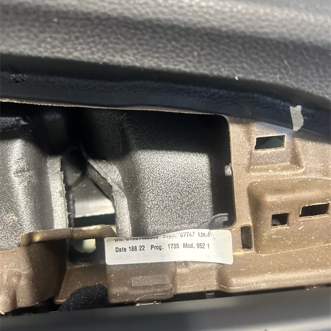 Cruscotto portaoggetti chiuso nero