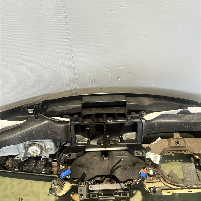 Cruscotto portaoggetti chiuso nero