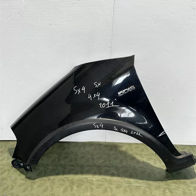 Parafango anteriore sinistro con fascioni