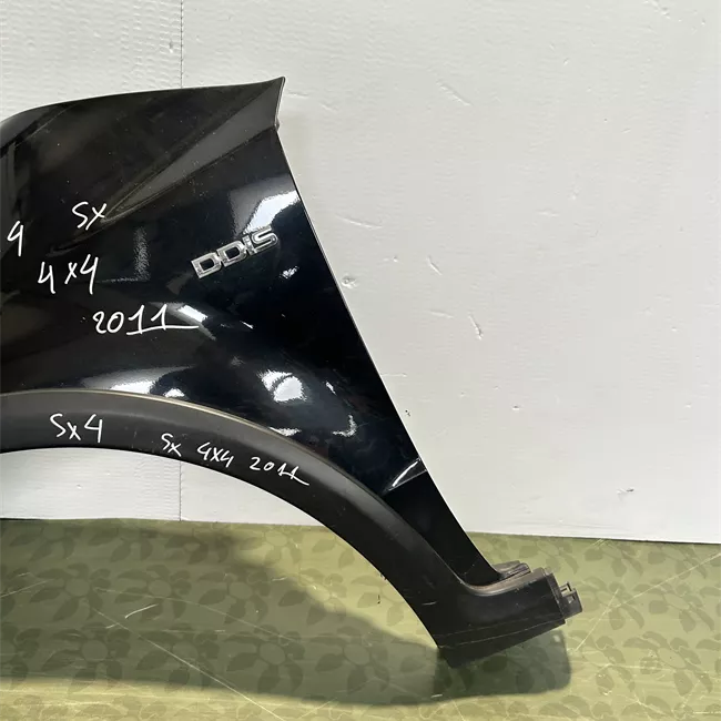 Parafango anteriore sinistro con fascioni