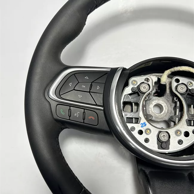 Volante con comandi/cruise control