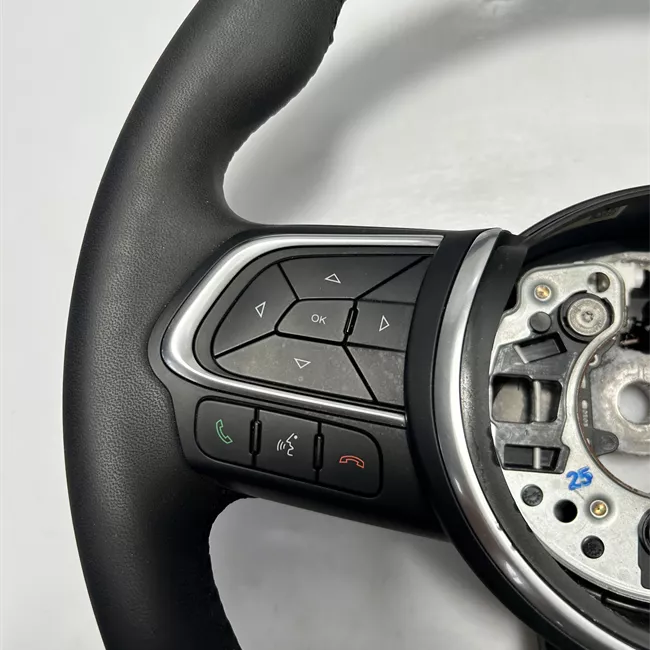 Volante con comandi/cruise control