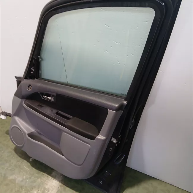 Porta anteriore destra