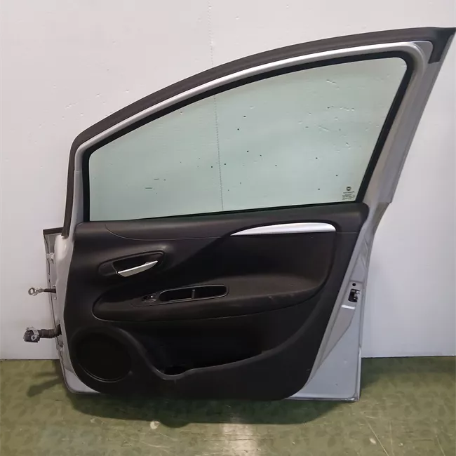 Porta anteriore destra