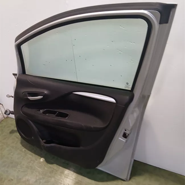 Porta anteriore destra