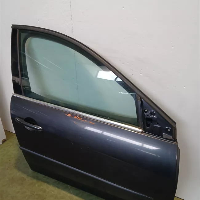 Porta anteriore destra