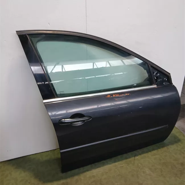 Porta anteriore destra