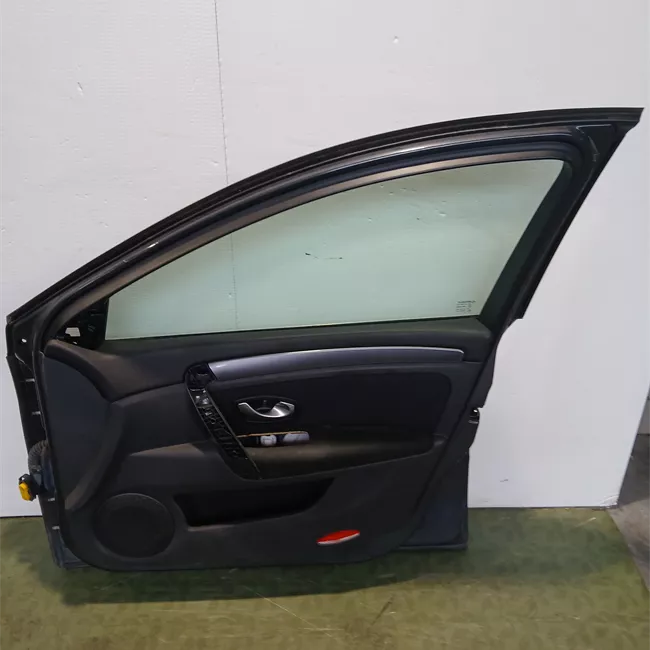 Porta anteriore destra