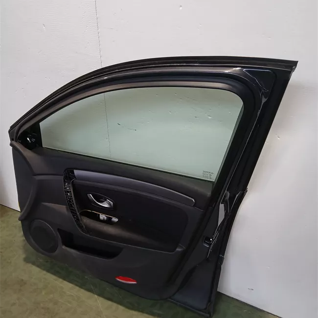 Porta anteriore destra