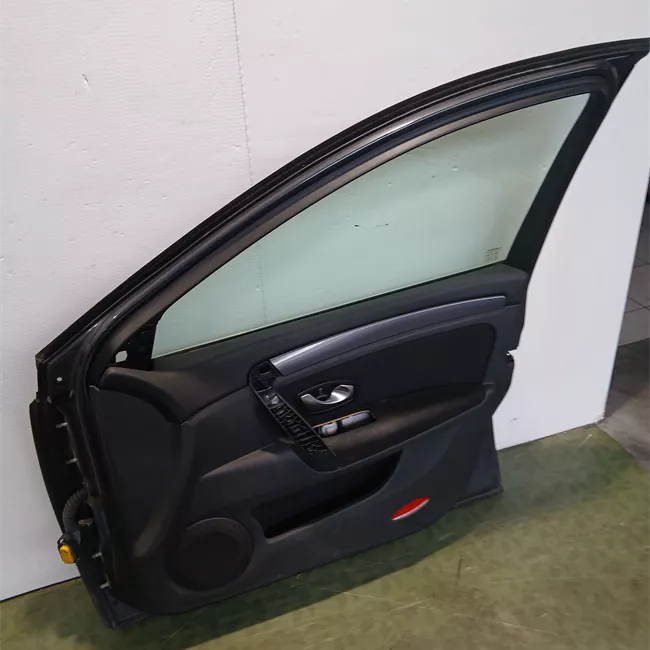 Porta anteriore destra