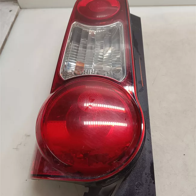 Fanale posteriore sinistro porte posteriore battente