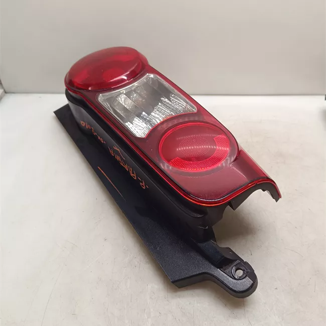 Fanale posteriore sinistro porte posteriore battente