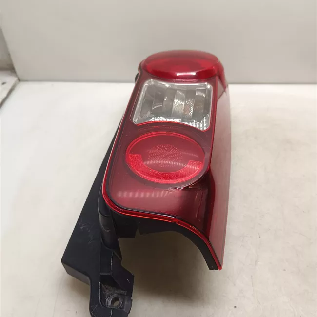 Fanale posteriore sinistro porte posteriore battente