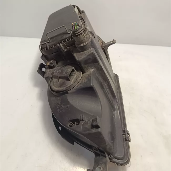 Proiettore destro con fendinebbia