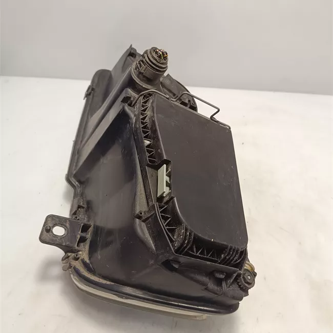 Proiettore destro con fendinebbia