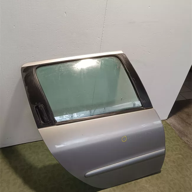 Porta posteriore destra