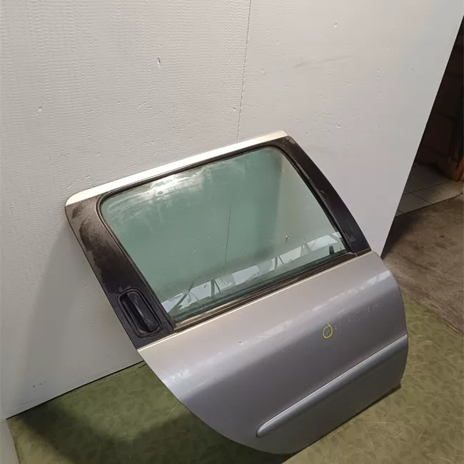 Porta posteriore destra