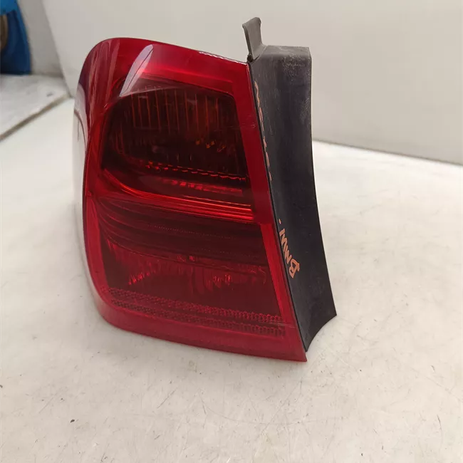 Fanale posteriore parte esterno sinistro