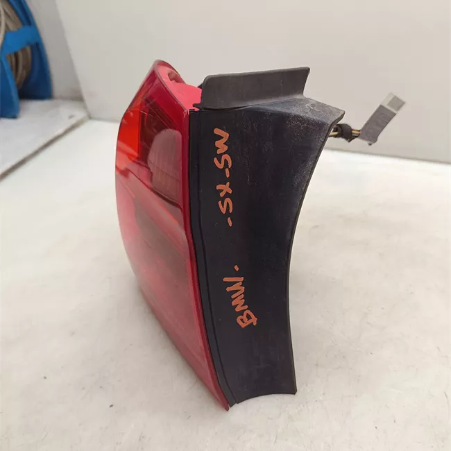 Fanale posteriore parte esterno sinistro