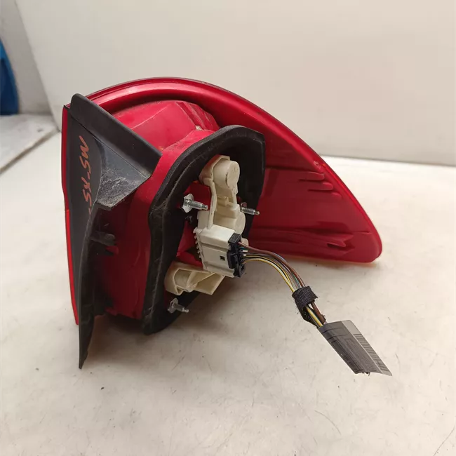 Fanale posteriore parte esterno sinistro