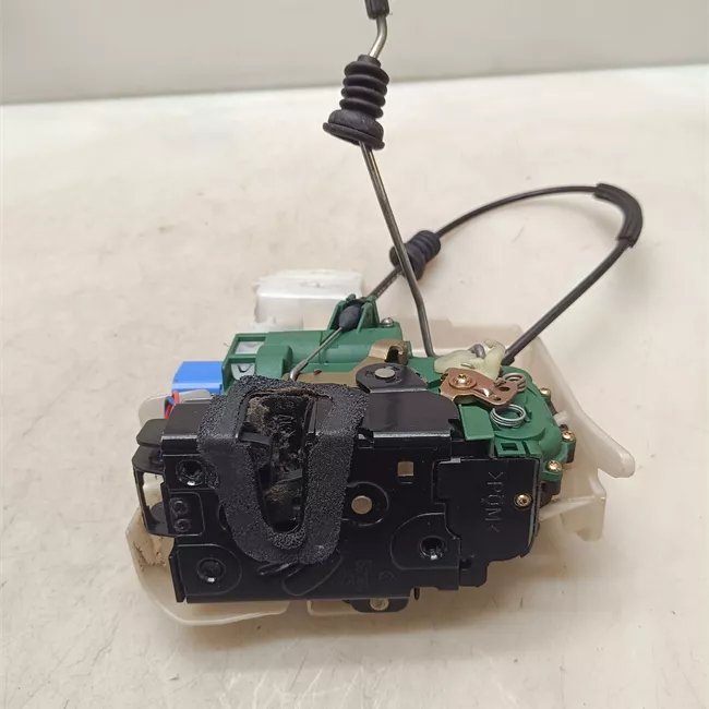 Serratura porta anteriore destra con chiusura centralizzata