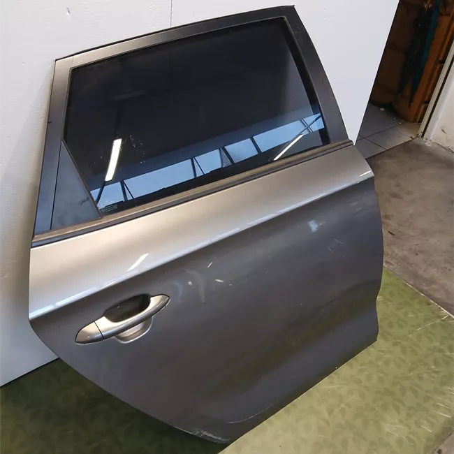 Porta posteriore destra