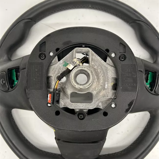 Volante Pelle con comandi radio/telefono