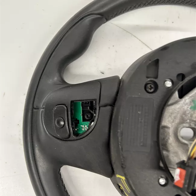 Volante Pelle con comandi radio/telefono