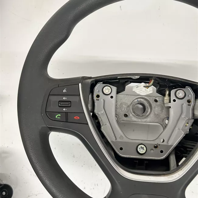 Volante Pelle con comandi radio e bluetooth